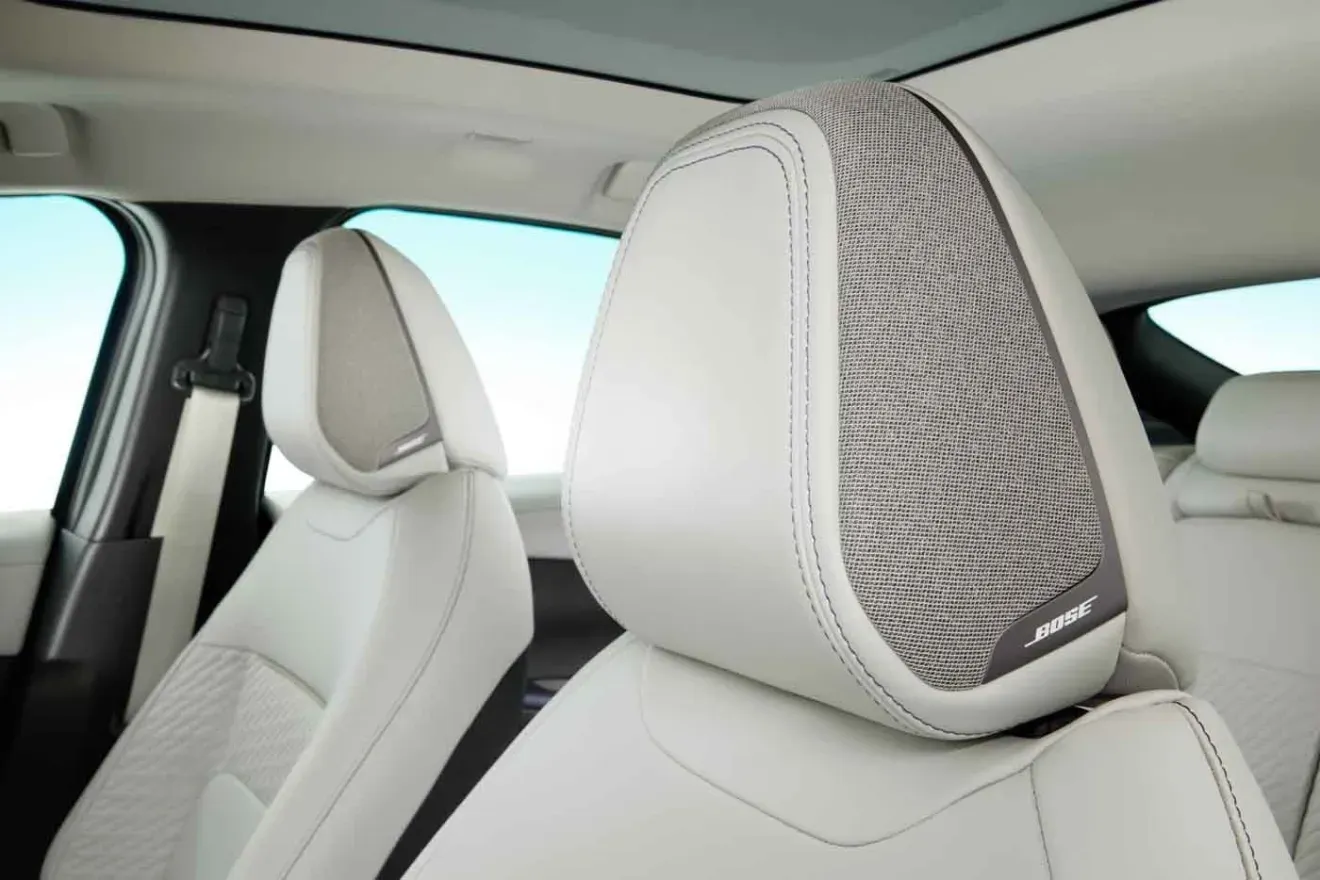 Nissan Leaf 2026 interior branco