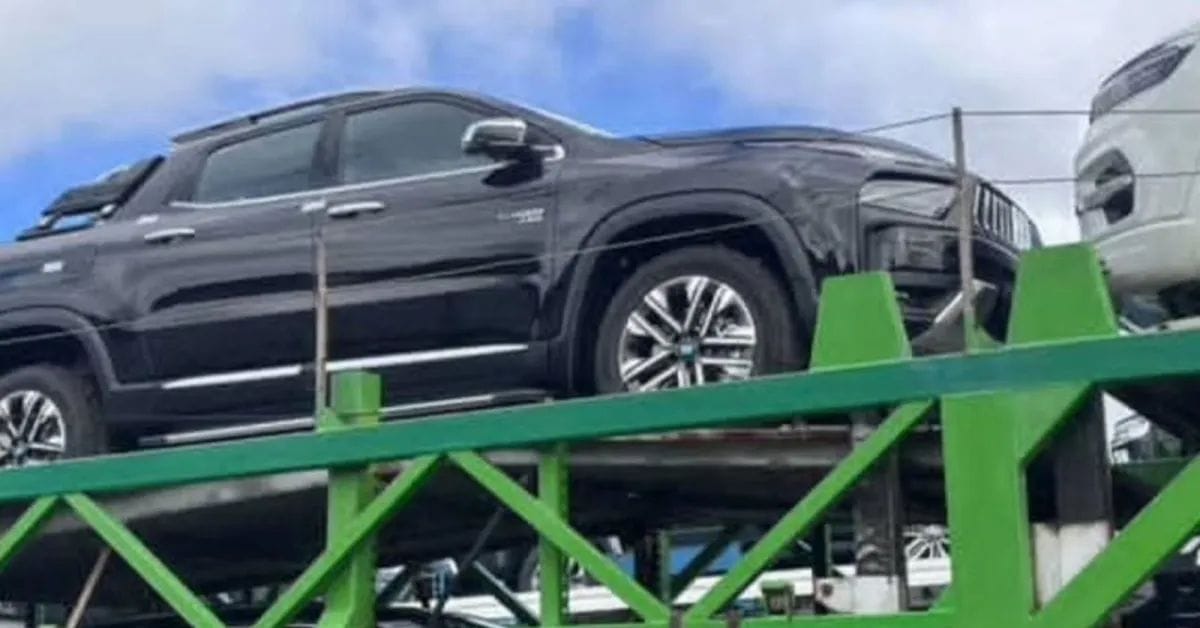 Nova Fiat Toro 2025 é flagrada sem camuflagem e revela visual definitivo