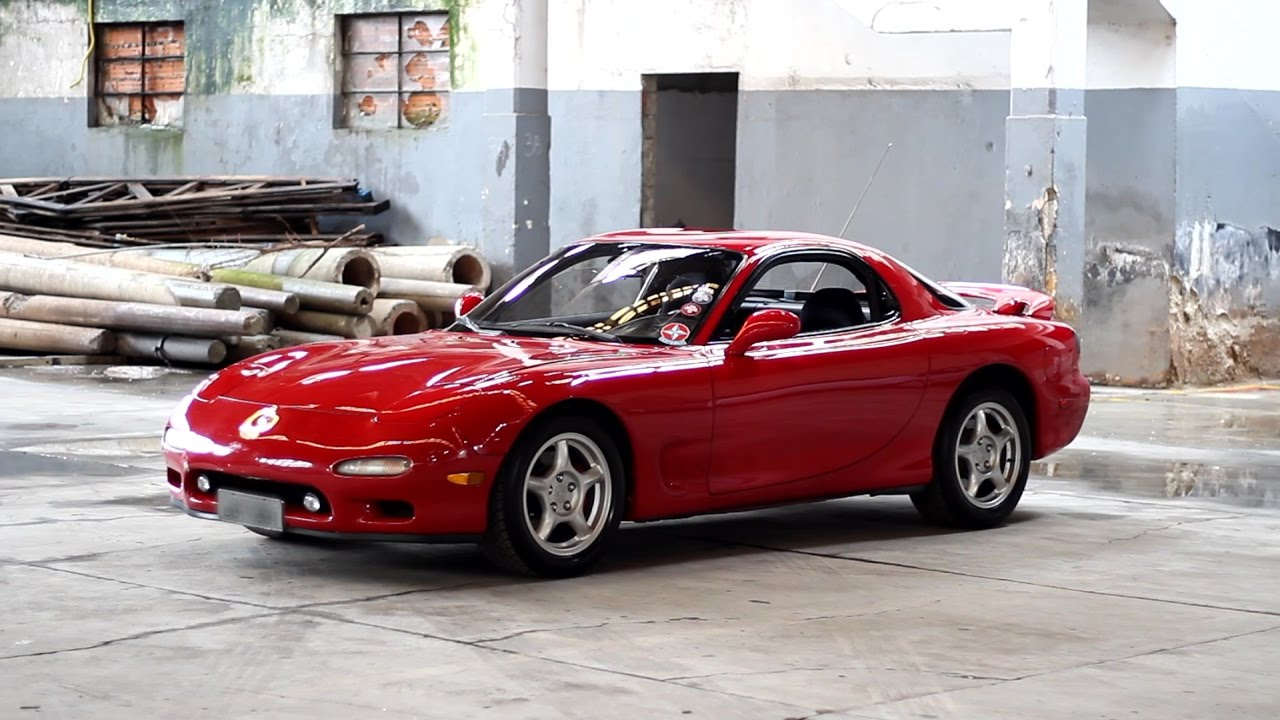 Mazda RX-7 vermelho