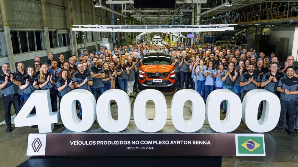Renault celebra 4 milhões de veículos produzidos no Brasil em 26 anos de história post image