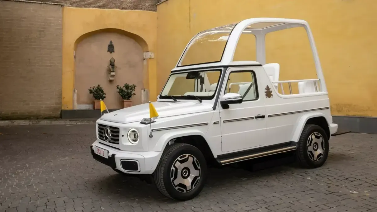 O novo papamóvel: Mercedes-Benz elétrico de quase R$ 1 milhão é o carro oficial de Leão XIV