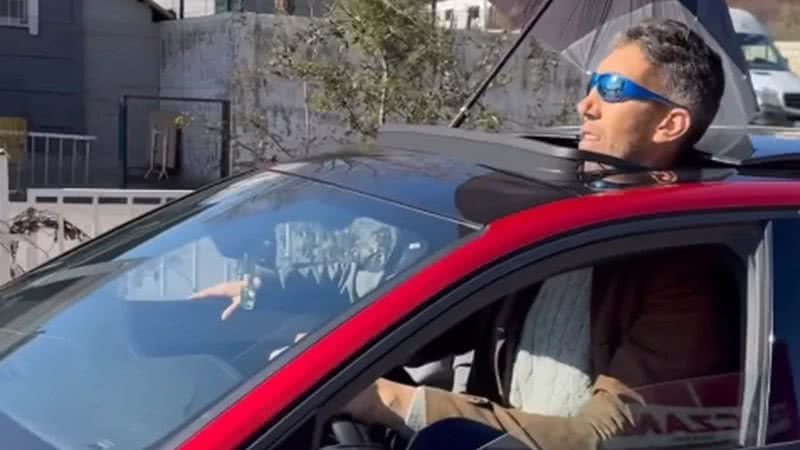 Sultan Kösen: o homem mais alto do mundo e seu desafio para dirigir