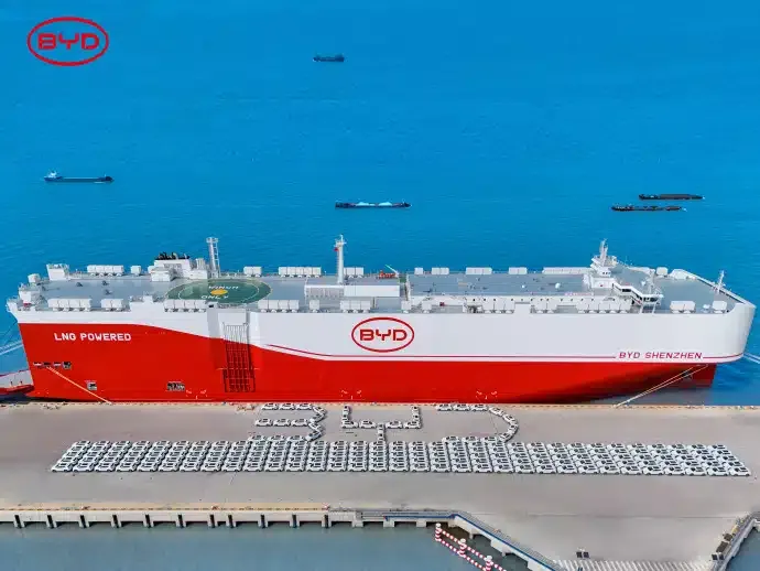 BYD lança o maior navio transportador de carros do mundo