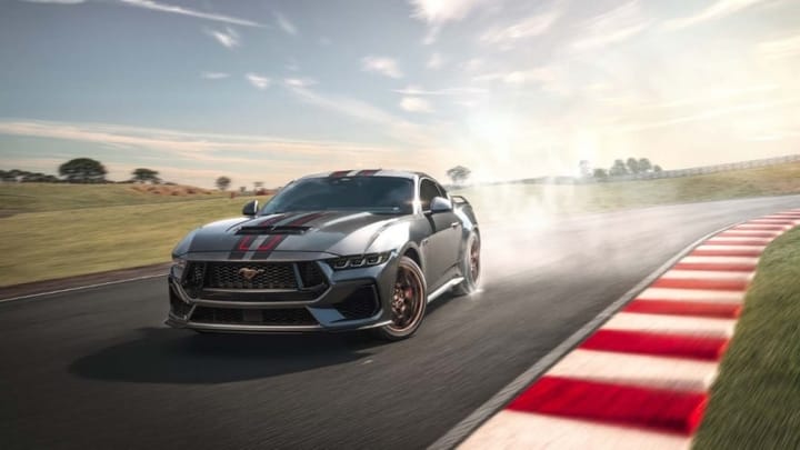 Mustang GT Performance 2025 estreia no Brasil com câmbio manual exclusivo e apenas 200 unidades