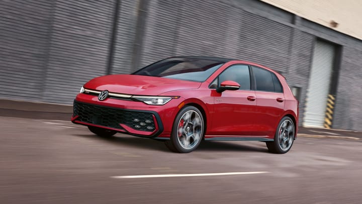 Volkswagen Golf GTI 2025 retorna ao Brasil com 265 cv e integração com IA