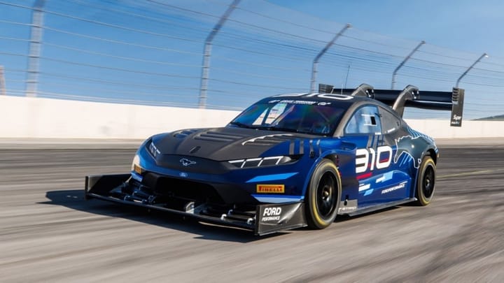 Super Mustang Mach-E domina Pikes Peak 2025 com Romain Dumas e impressionantes 1.400 hp, veja video
