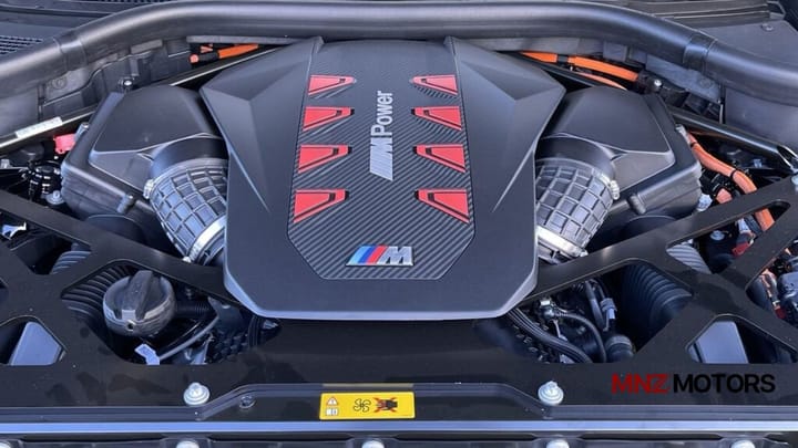 BMW desafia futuro elétrico e afirma: “Motores a combustão são a base do nosso negócio”