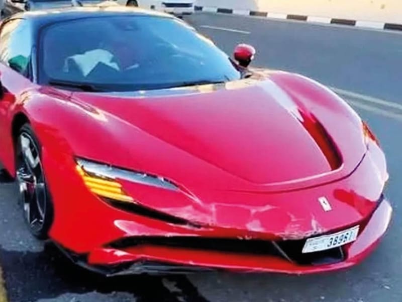 Chega de raspar a frente da Ferrari: Marca registra tecnologia que freia o carro sozinho para evitar batidas em guias post image